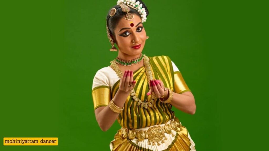 Mohiniyattam dancer in traditional costume